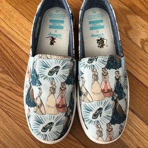 NWOB Toms X Disney Slip-Ons. Kids 4 / Wmns 6